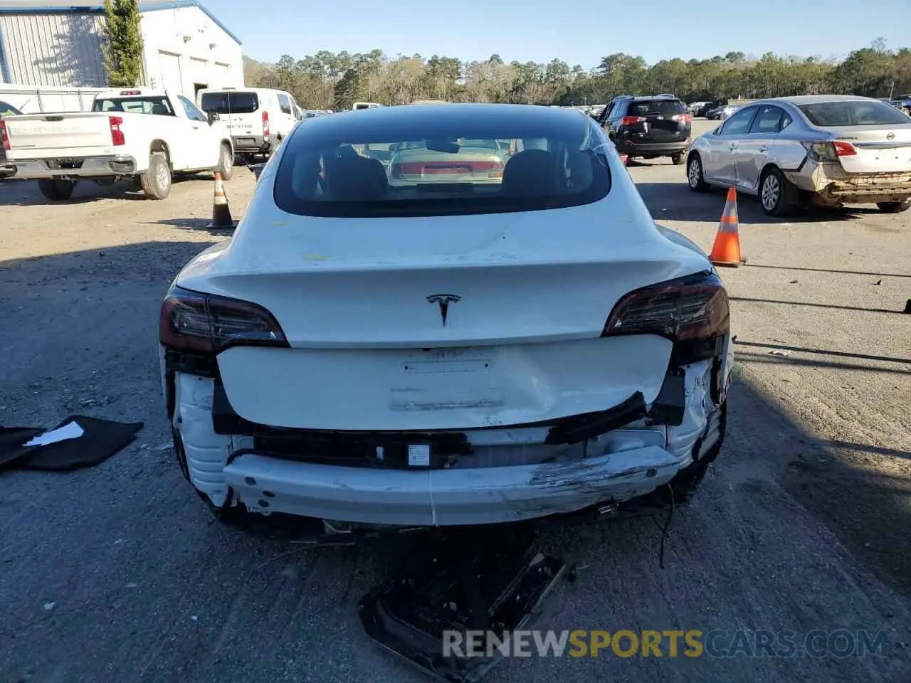 6 Photograph of a damaged car 5YJ3E1EAXNF301955 TESLA MODEL 3 2022
