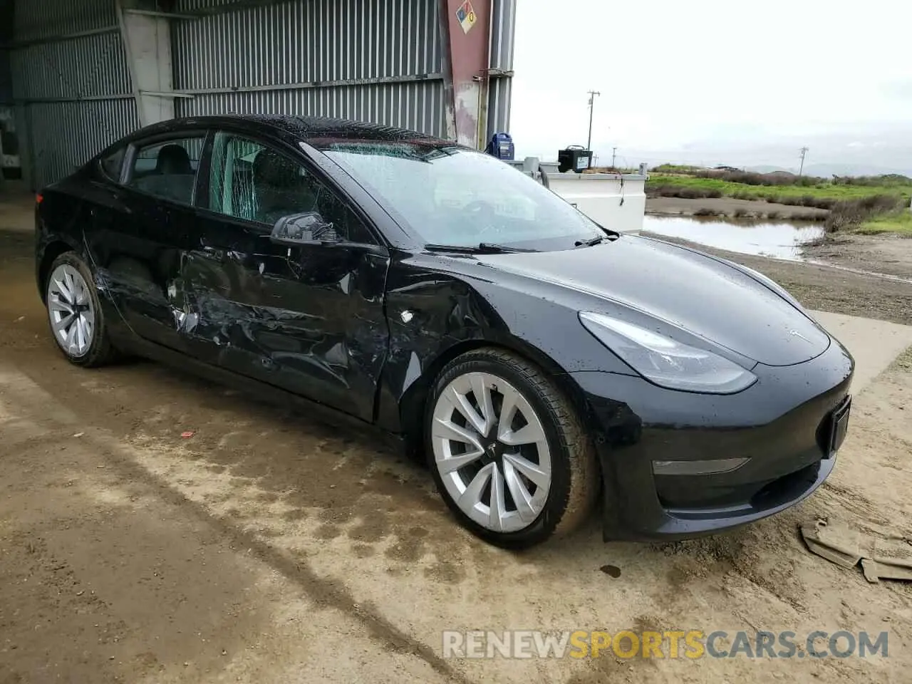 4 Photograph of a damaged car 5YJ3E1EAXNF304743 TESLA MODEL 3 2022