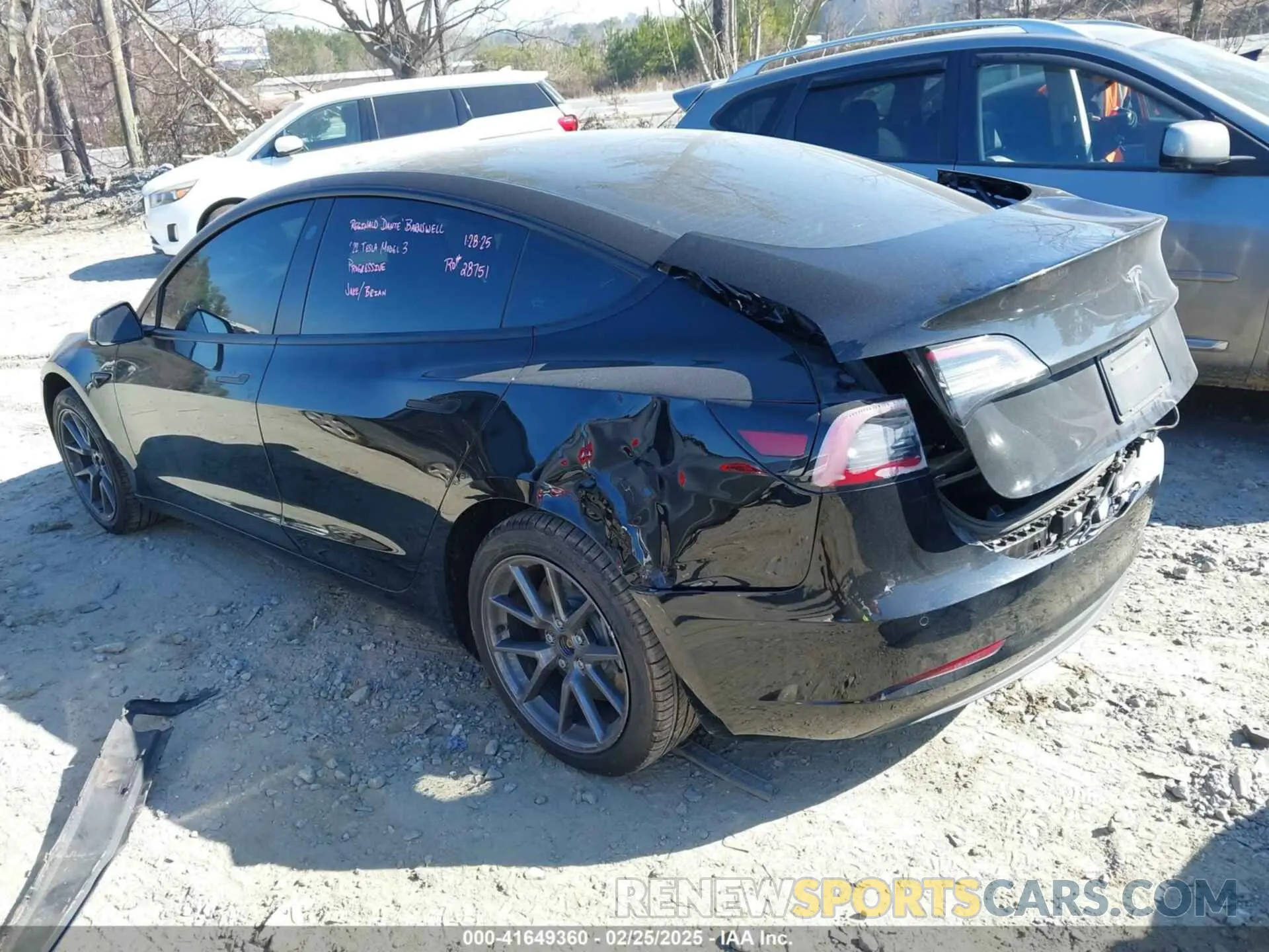 3 Photograph of a damaged car 5YJ3E1EAXNF305410 TESLA MODEL 3 2022
