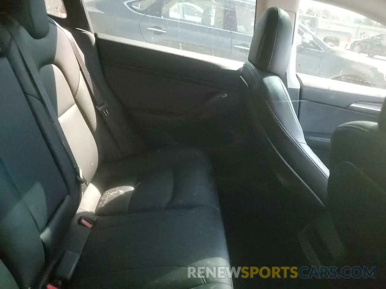 10 Photograph of a damaged car 5YJ3E1EAXNF305536 TESLA MODEL 3 2022