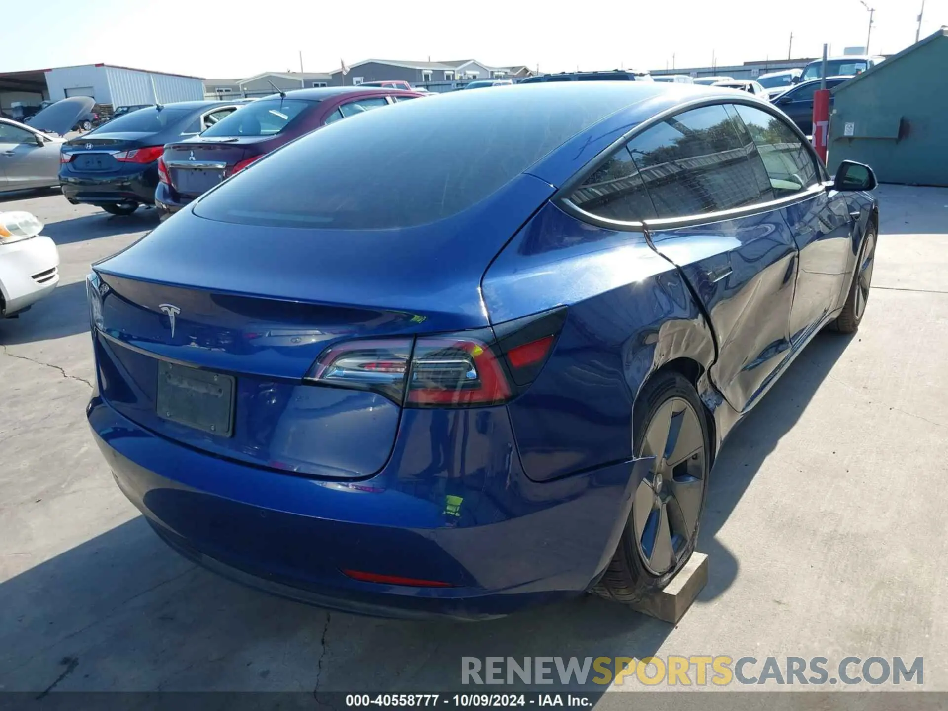 4 Photograph of a damaged car 5YJ3E1EAXNF305813 TESLA MODEL 3 2022