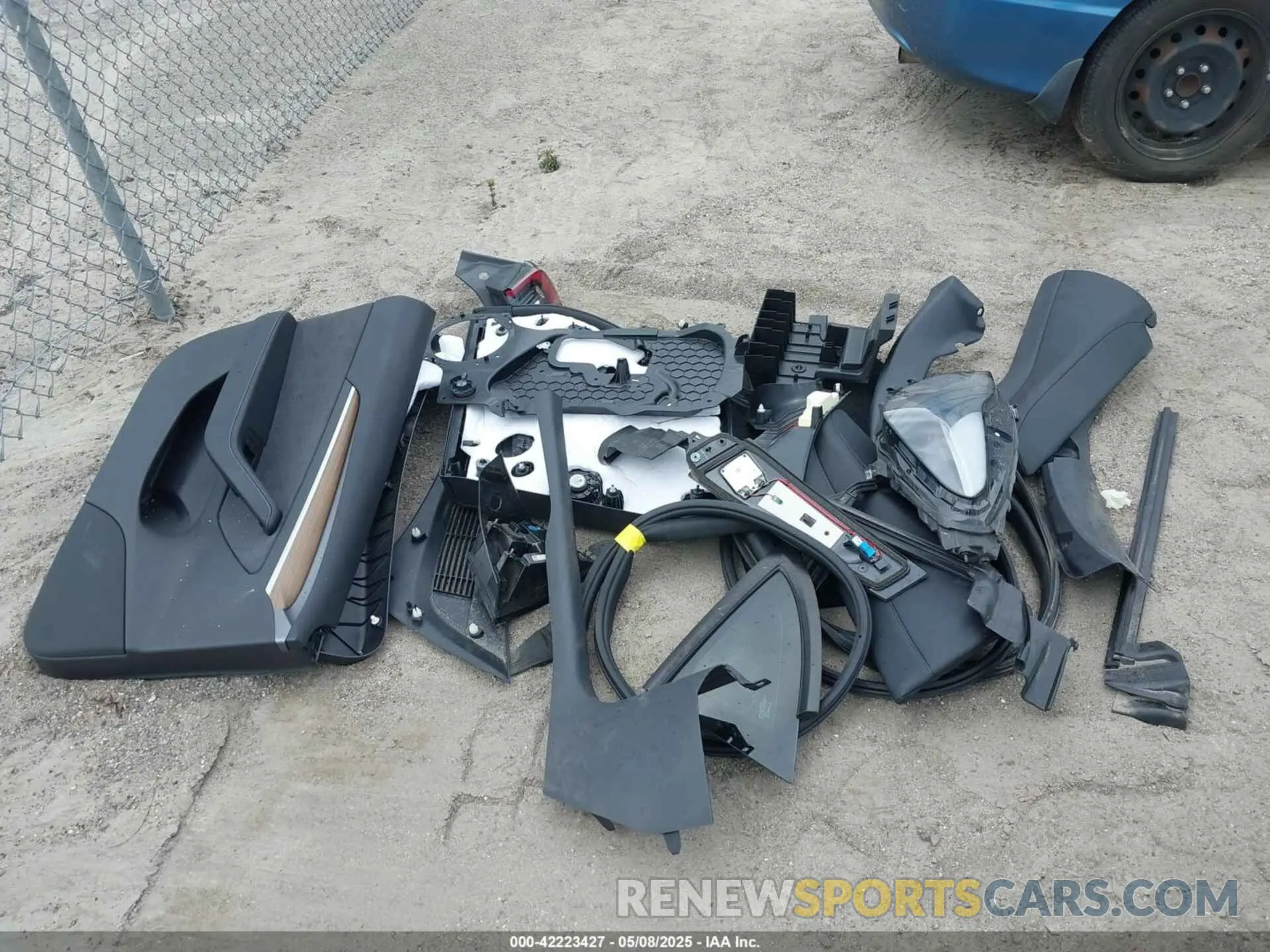 11 Photograph of a damaged car 5YJ3E1EAXNF328184 TESLA MODEL 3 2022