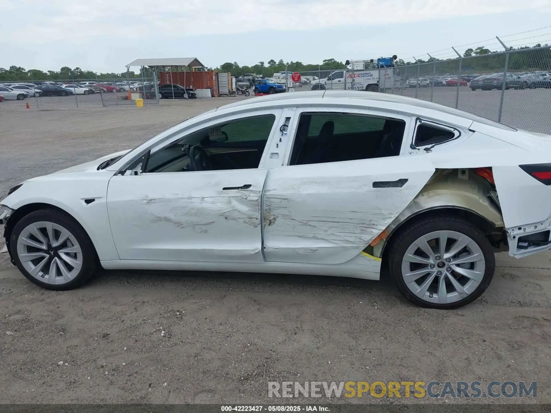 14 Photograph of a damaged car 5YJ3E1EAXNF328184 TESLA MODEL 3 2022