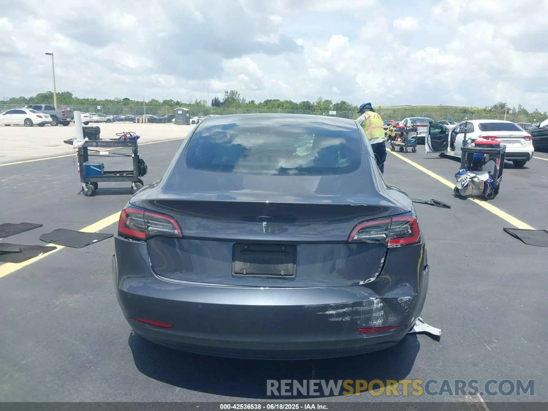 15 Photograph of a damaged car 5YJ3E1EAXNF343350 TESLA MODEL 3 2022