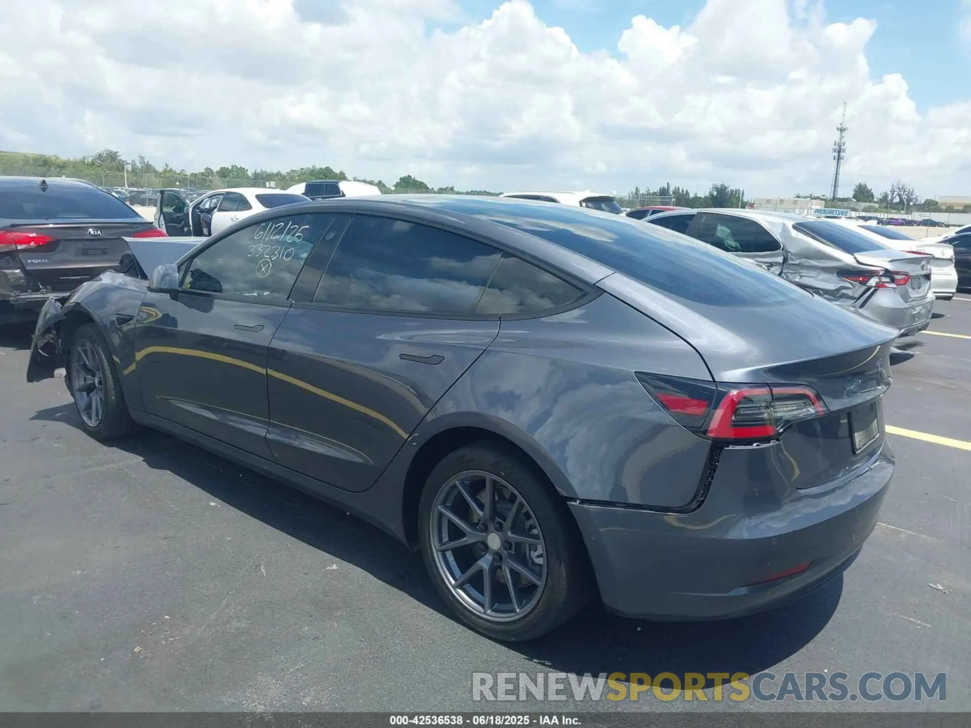 3 Photograph of a damaged car 5YJ3E1EAXNF343350 TESLA MODEL 3 2022