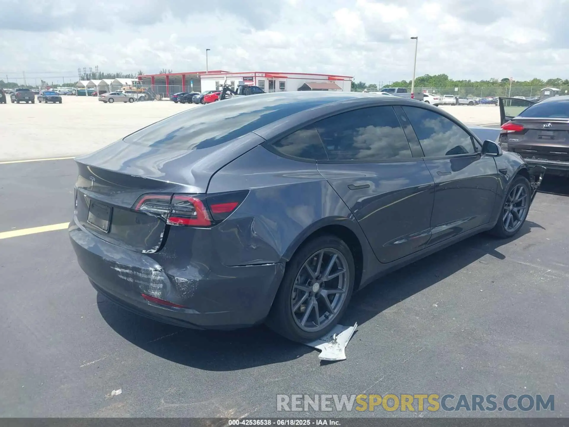 4 Photograph of a damaged car 5YJ3E1EAXNF343350 TESLA MODEL 3 2022