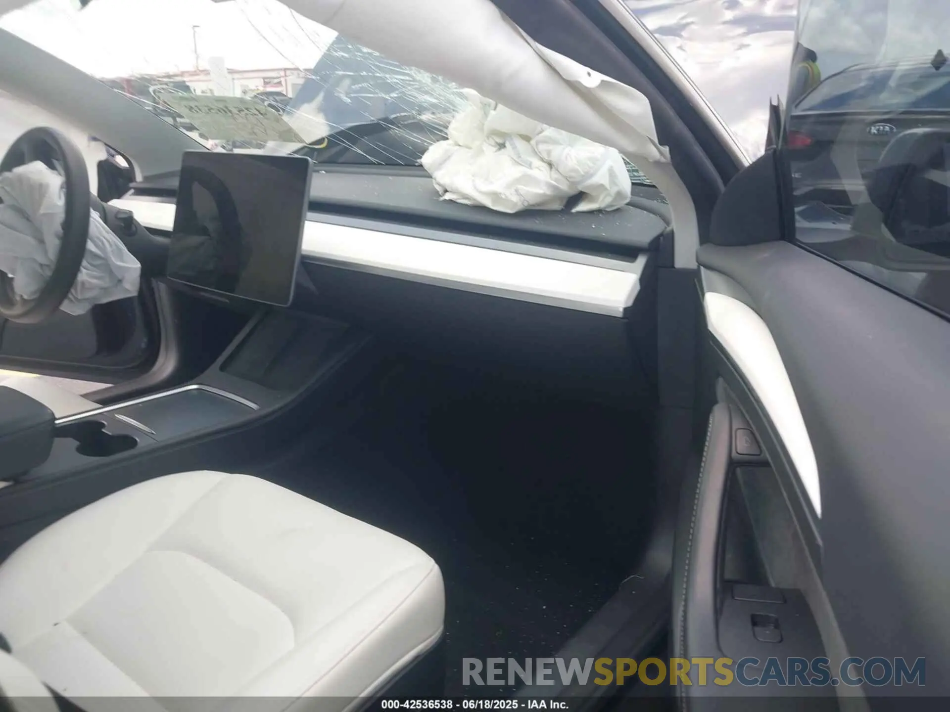 5 Photograph of a damaged car 5YJ3E1EAXNF343350 TESLA MODEL 3 2022