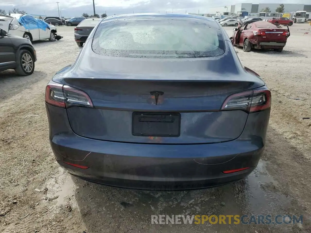 6 Photograph of a damaged car 5YJ3E1EAXNF370032 TESLA MODEL 3 2022