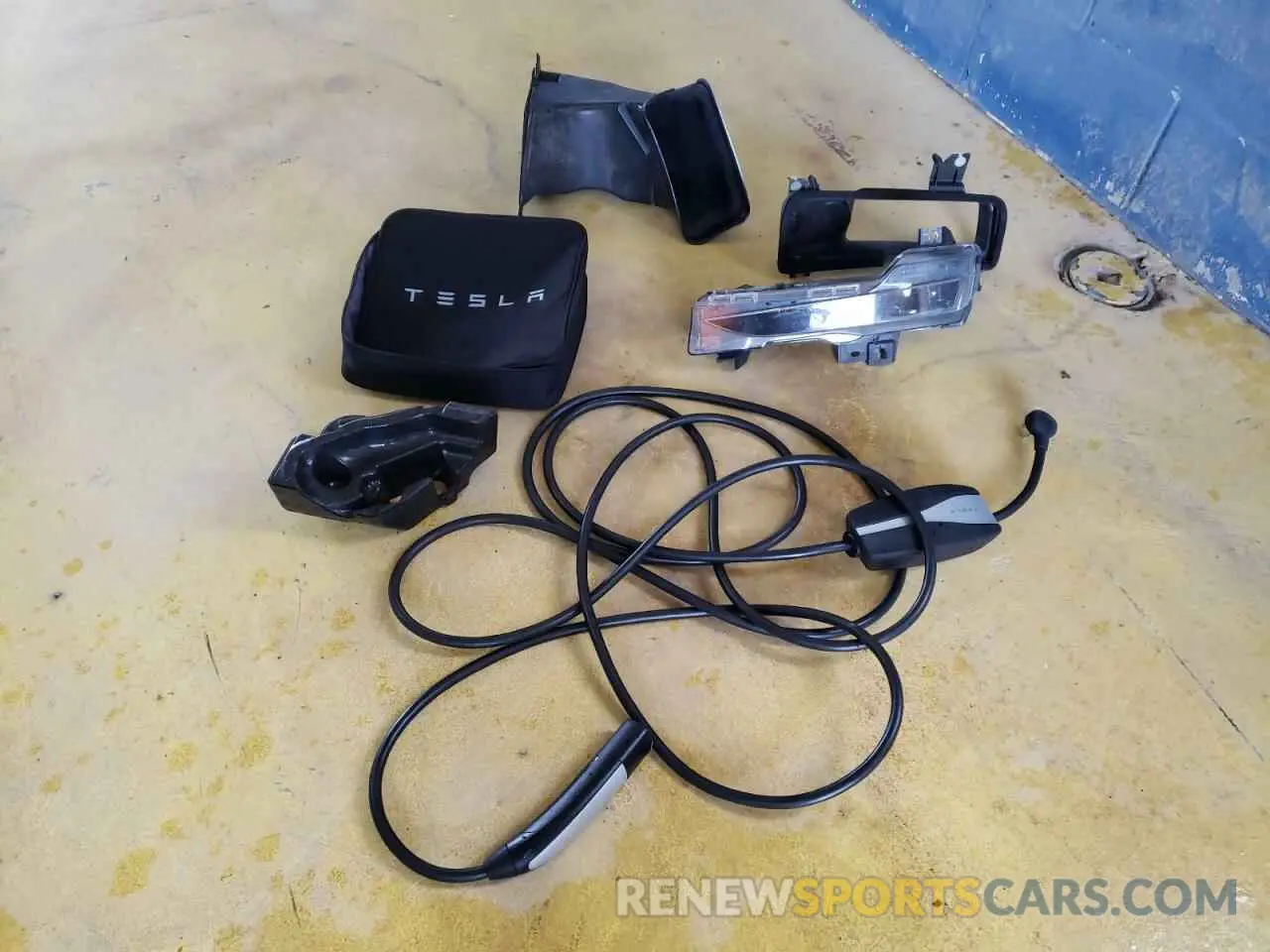 12 Photograph of a damaged car 5YJ3E1EAXNF370967 TESLA MODEL 3 2022