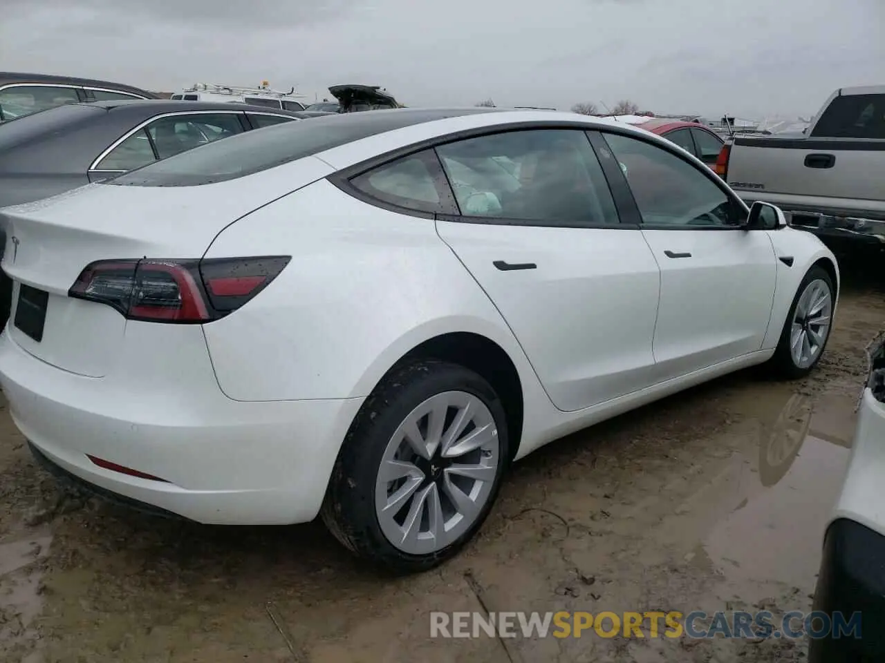 3 Photograph of a damaged car 5YJ3E1EAXNF371388 TESLA MODEL 3 2022