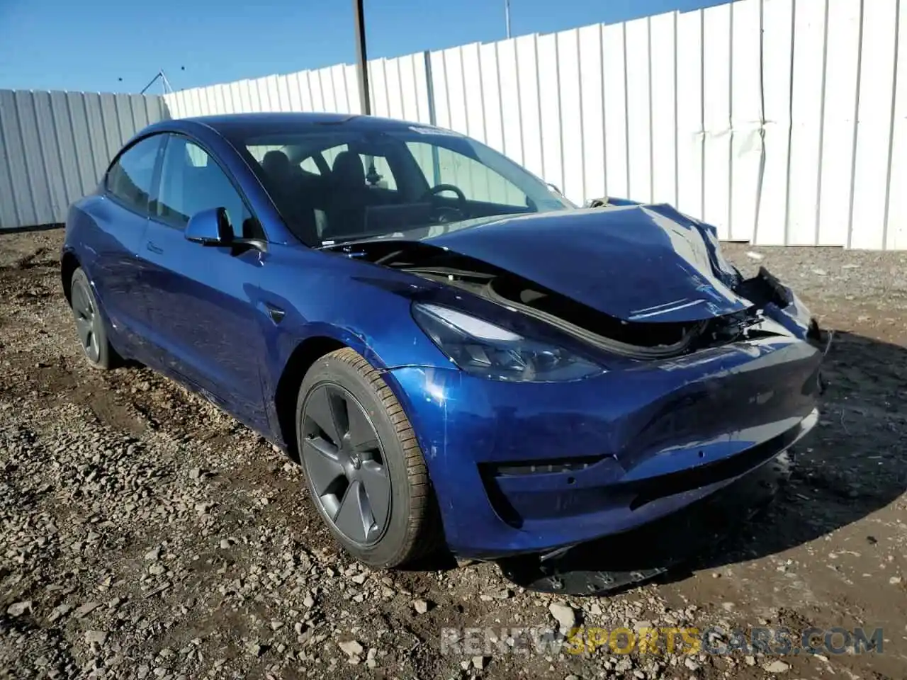 4 Photograph of a damaged car 5YJ3E1EAXNF372539 TESLA MODEL 3 2022