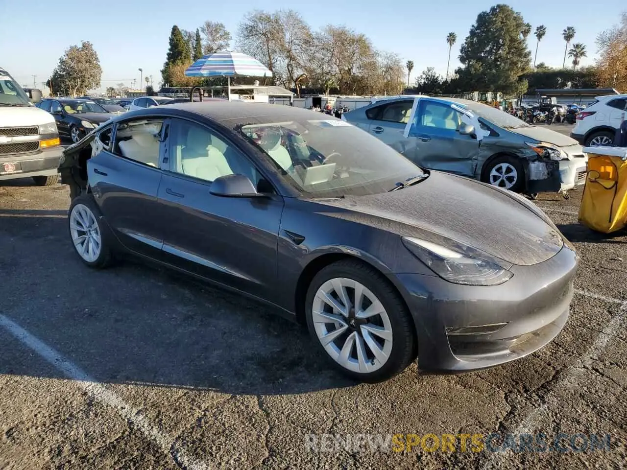 4 Photograph of a damaged car 5YJ3E1EAXNF374601 TESLA MODEL 3 2022