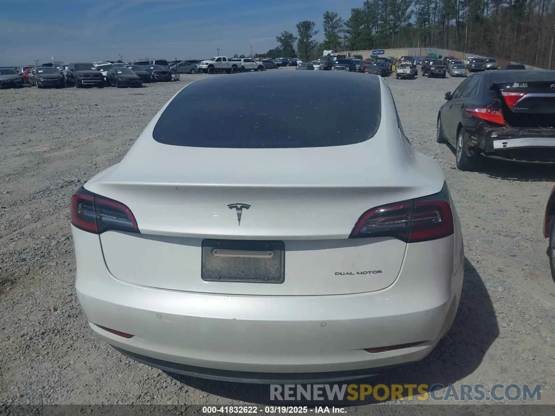 15 Photograph of a damaged car 5YJ3E1EB0NF106570 TESLA MODEL 3 2022