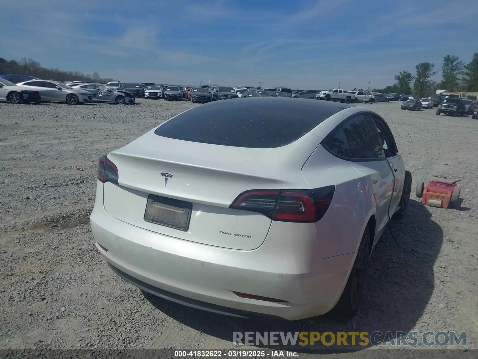 4 Photograph of a damaged car 5YJ3E1EB0NF106570 TESLA MODEL 3 2022