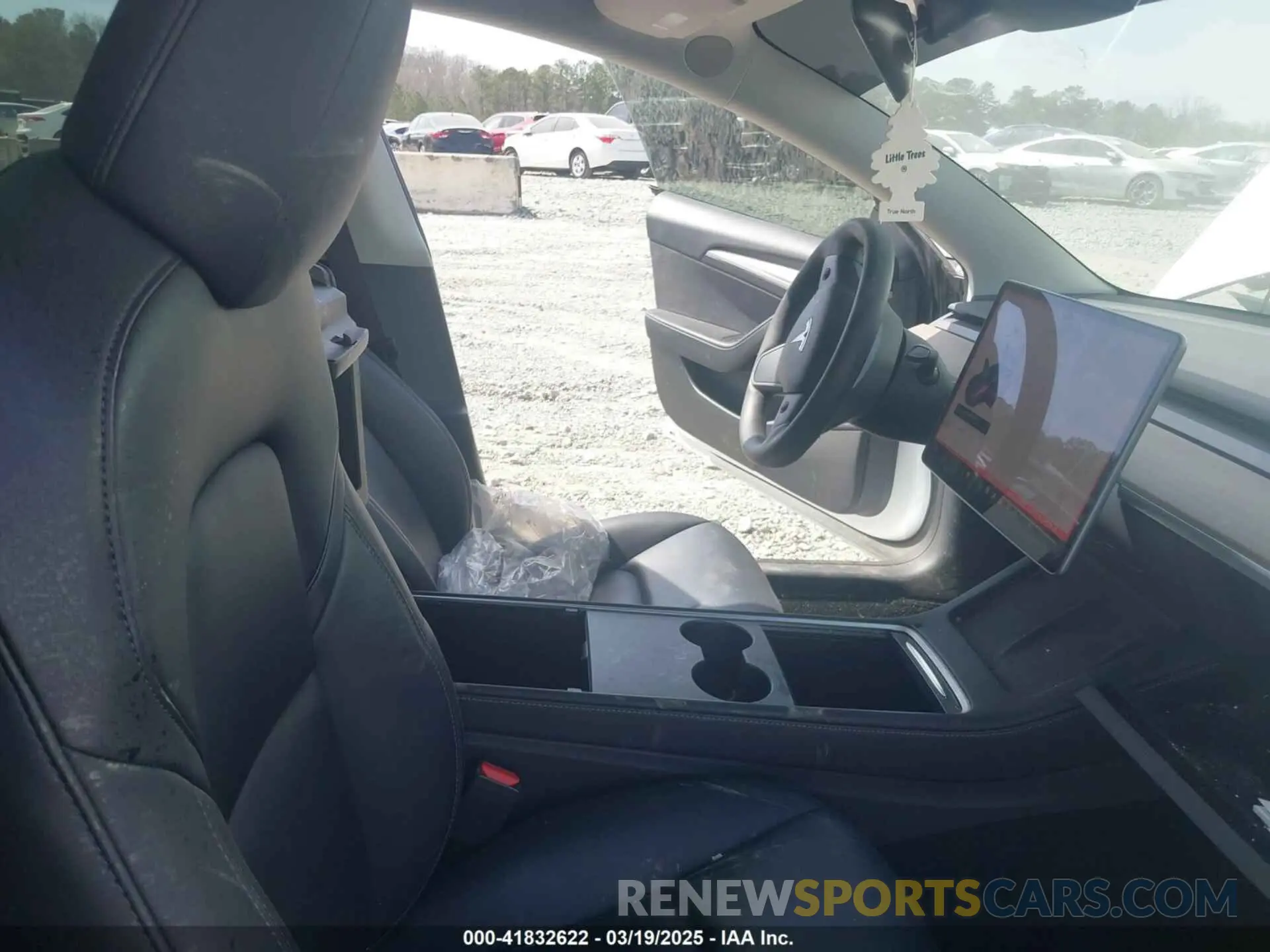5 Photograph of a damaged car 5YJ3E1EB0NF106570 TESLA MODEL 3 2022