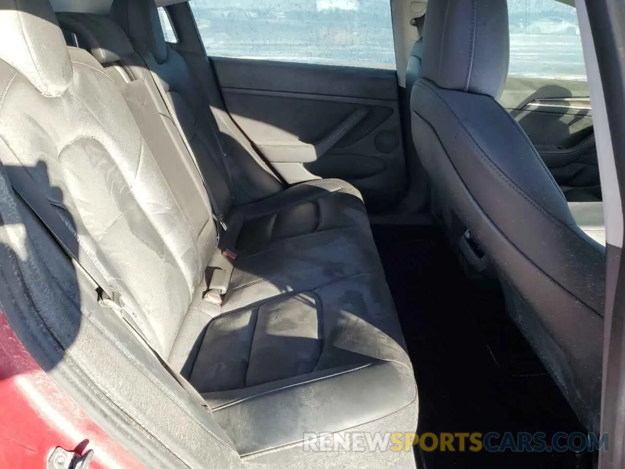 10 Photograph of a damaged car 5YJ3E1EB0NF107170 TESLA MODEL 3 2022