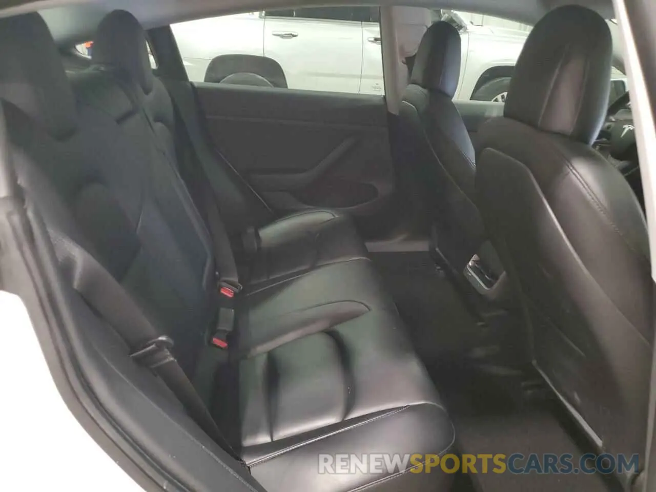 10 Photograph of a damaged car 5YJ3E1EB0NF118654 TESLA MODEL 3 2022