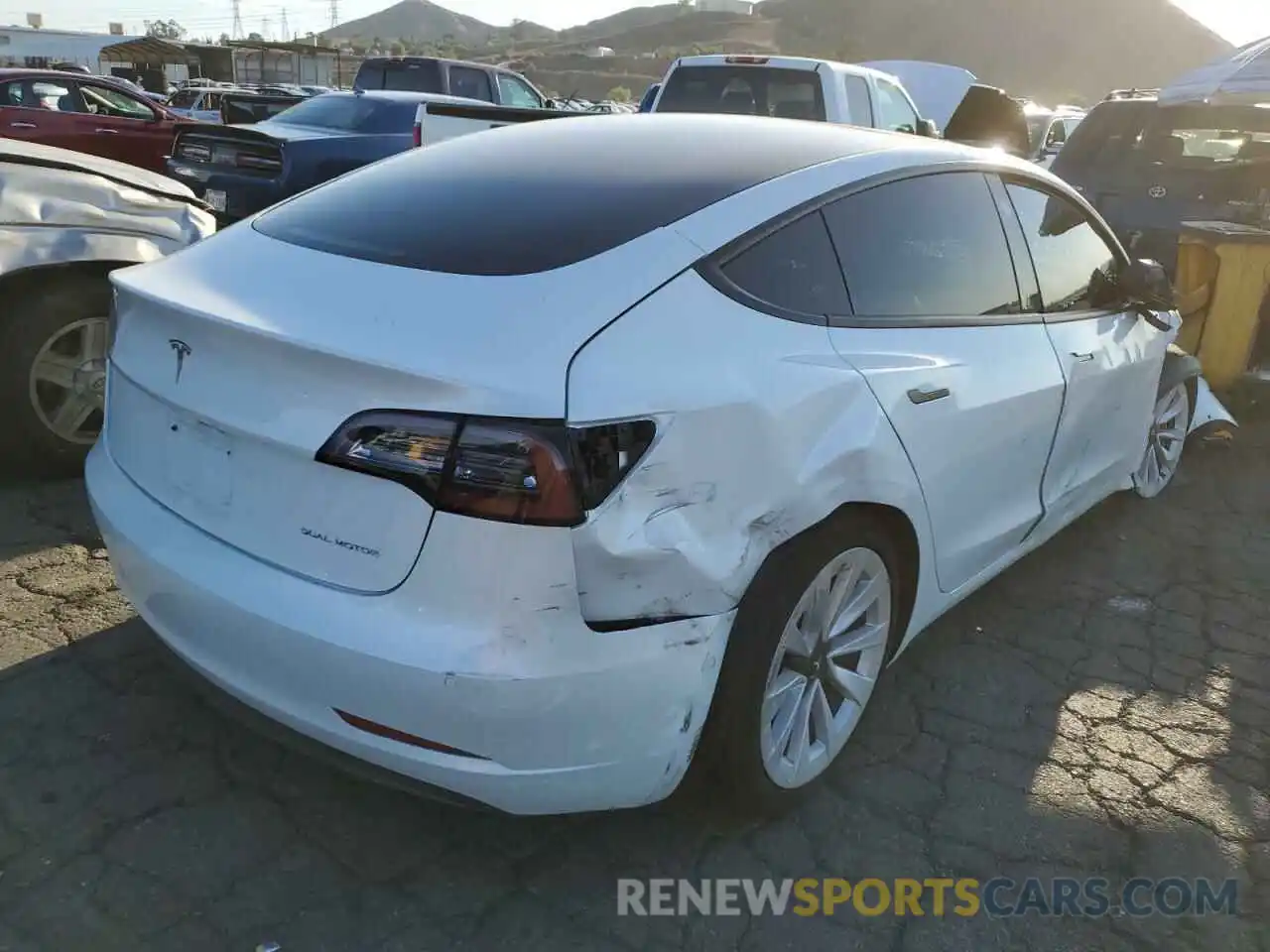 4 Photograph of a damaged car 5YJ3E1EB0NF135468 TESLA MODEL 3 2022