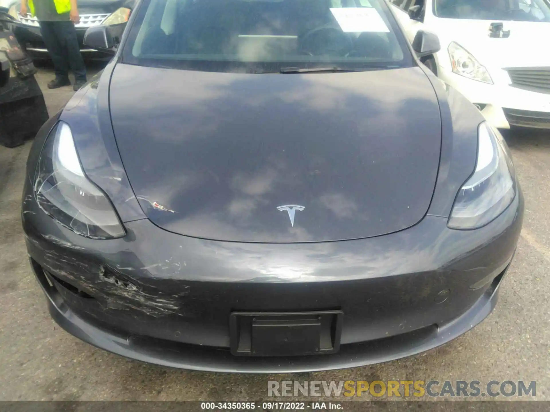 10 Photograph of a damaged car 5YJ3E1EB0NF136989 TESLA MODEL 3 2022