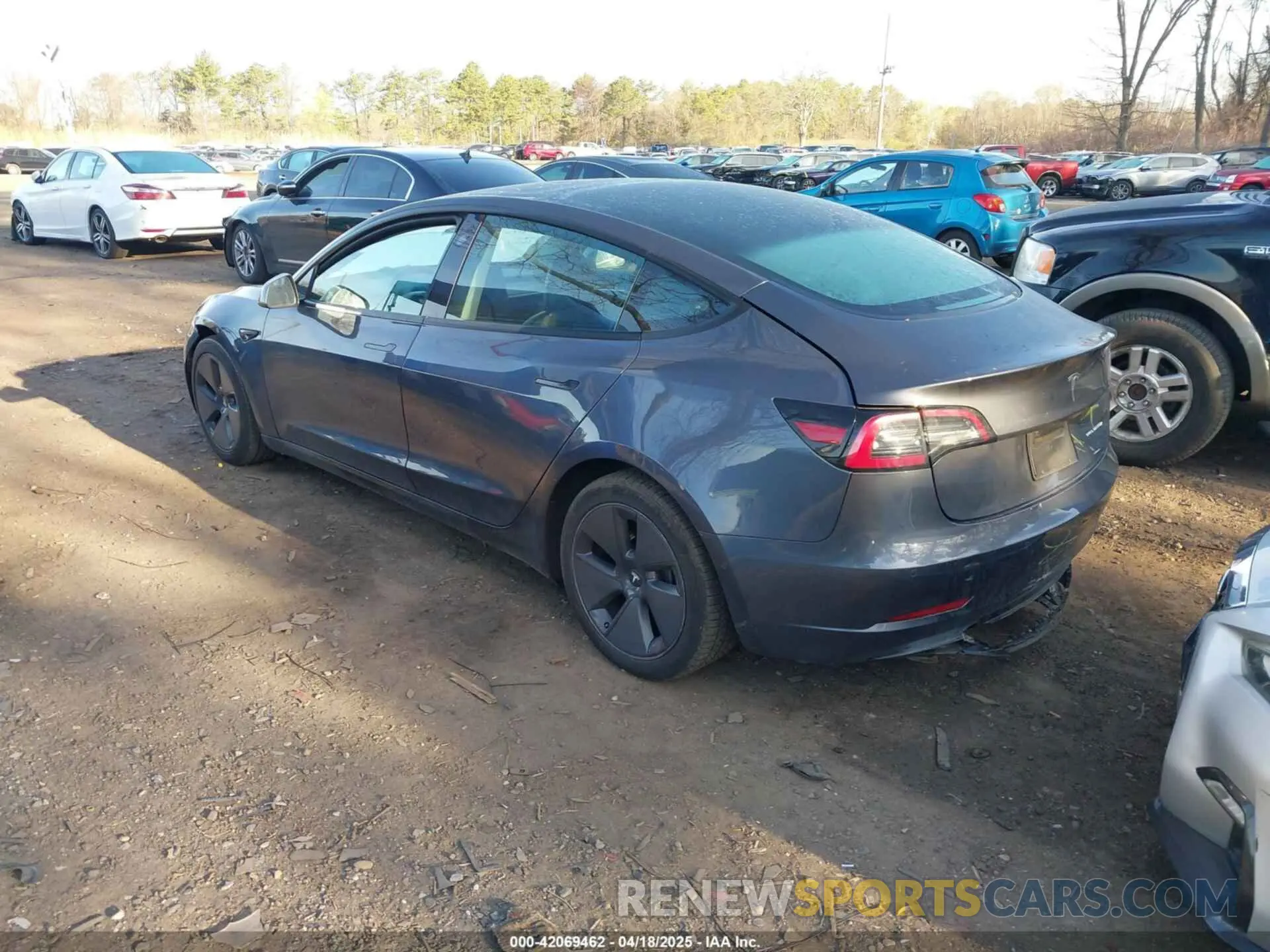 3 Photograph of a damaged car 5YJ3E1EB0NF243606 TESLA MODEL 3 2022