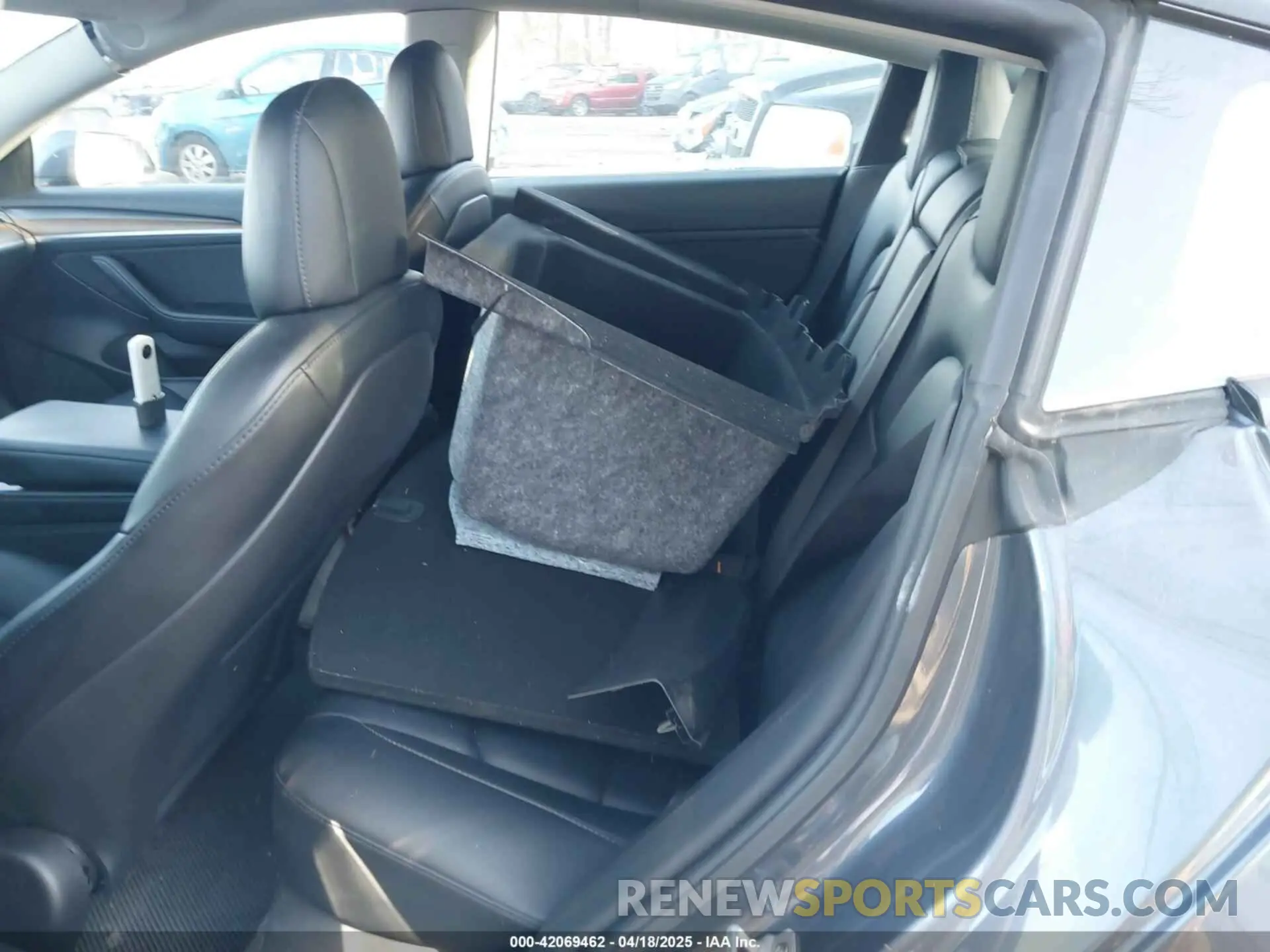 8 Photograph of a damaged car 5YJ3E1EB0NF243606 TESLA MODEL 3 2022