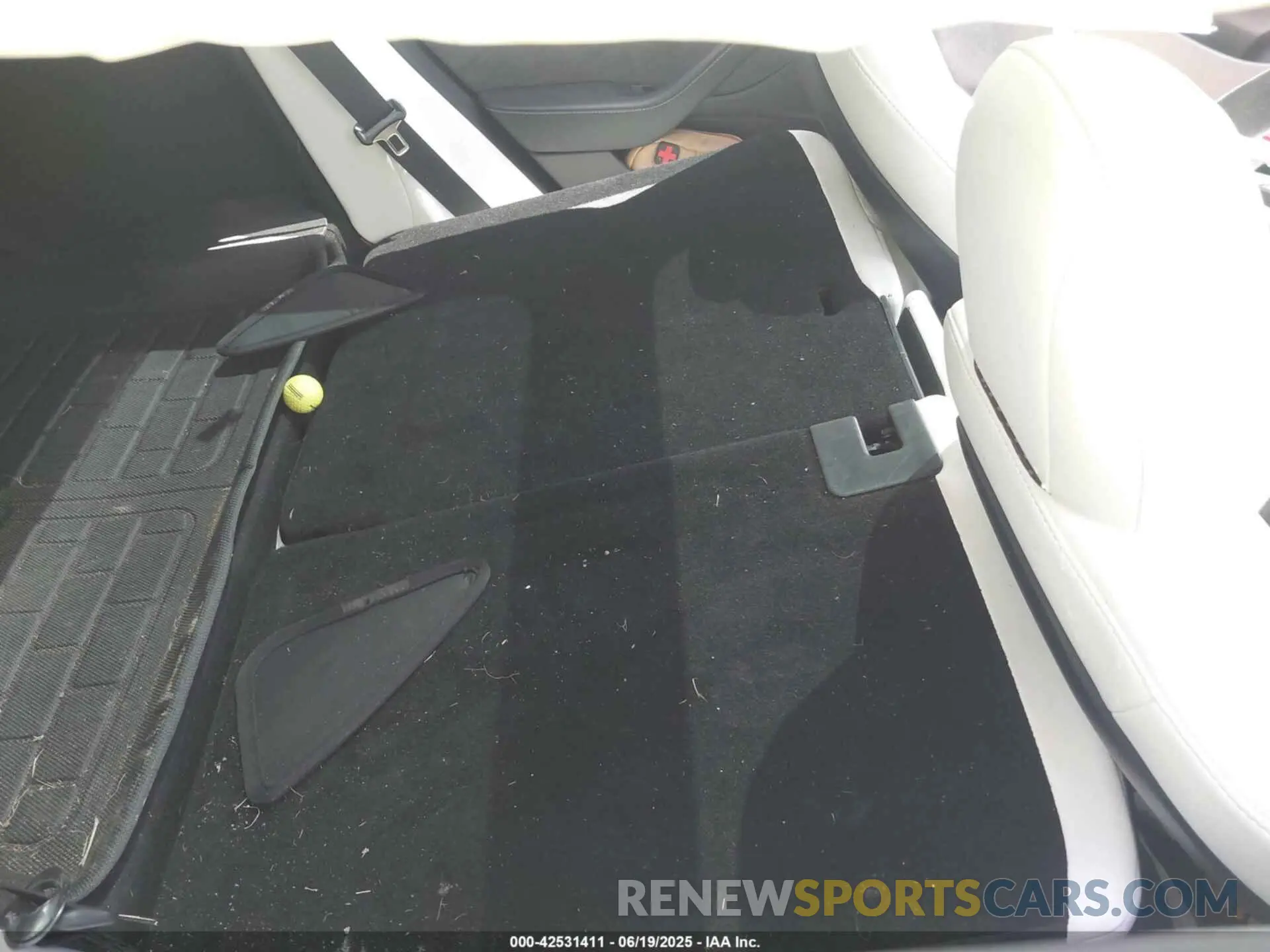 8 Photograph of a damaged car 5YJ3E1EB0NF270319 TESLA MODEL 3 2022