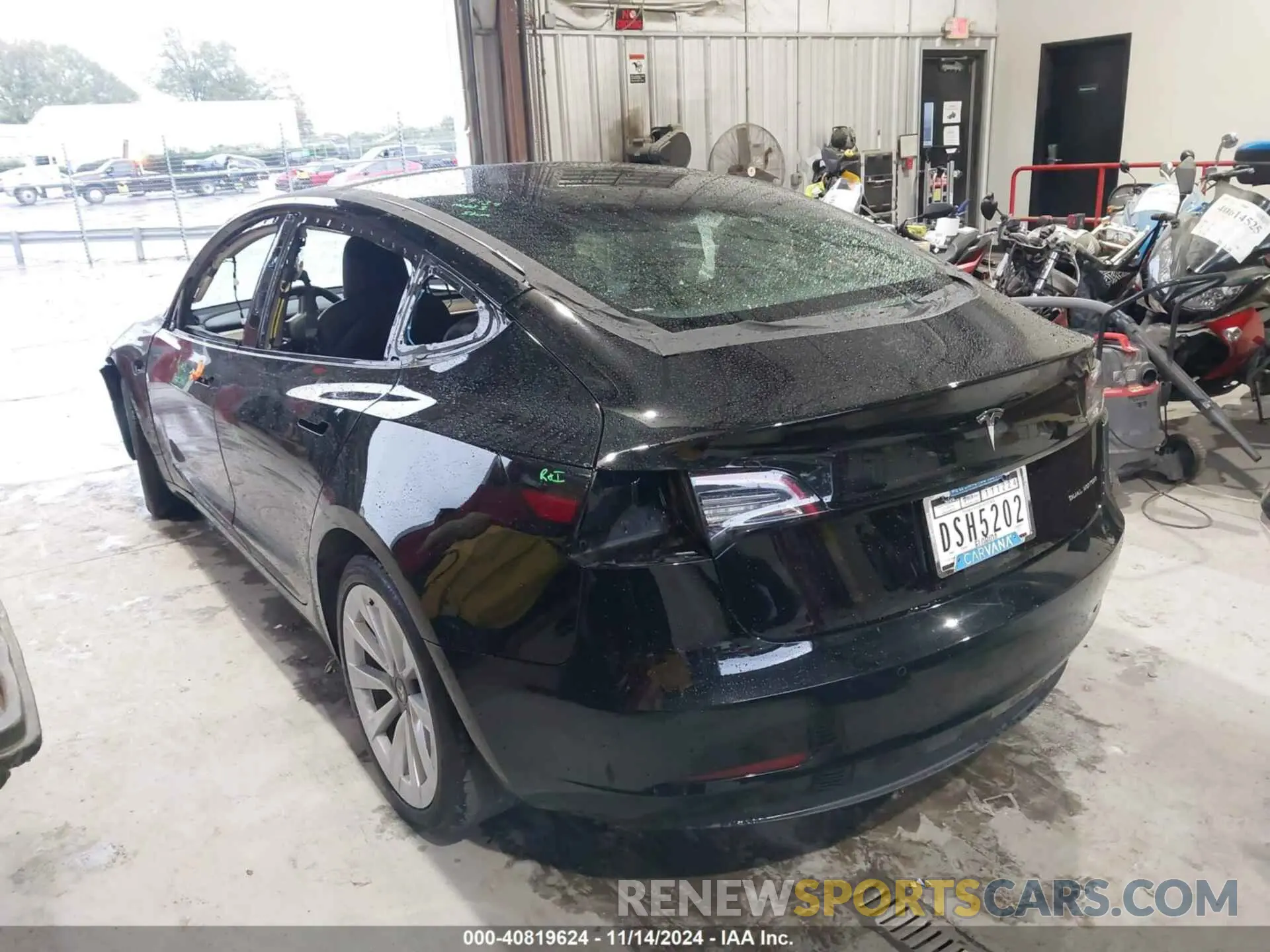 15 Photograph of a damaged car 5YJ3E1EB0NF270692 TESLA MODEL 3 2022