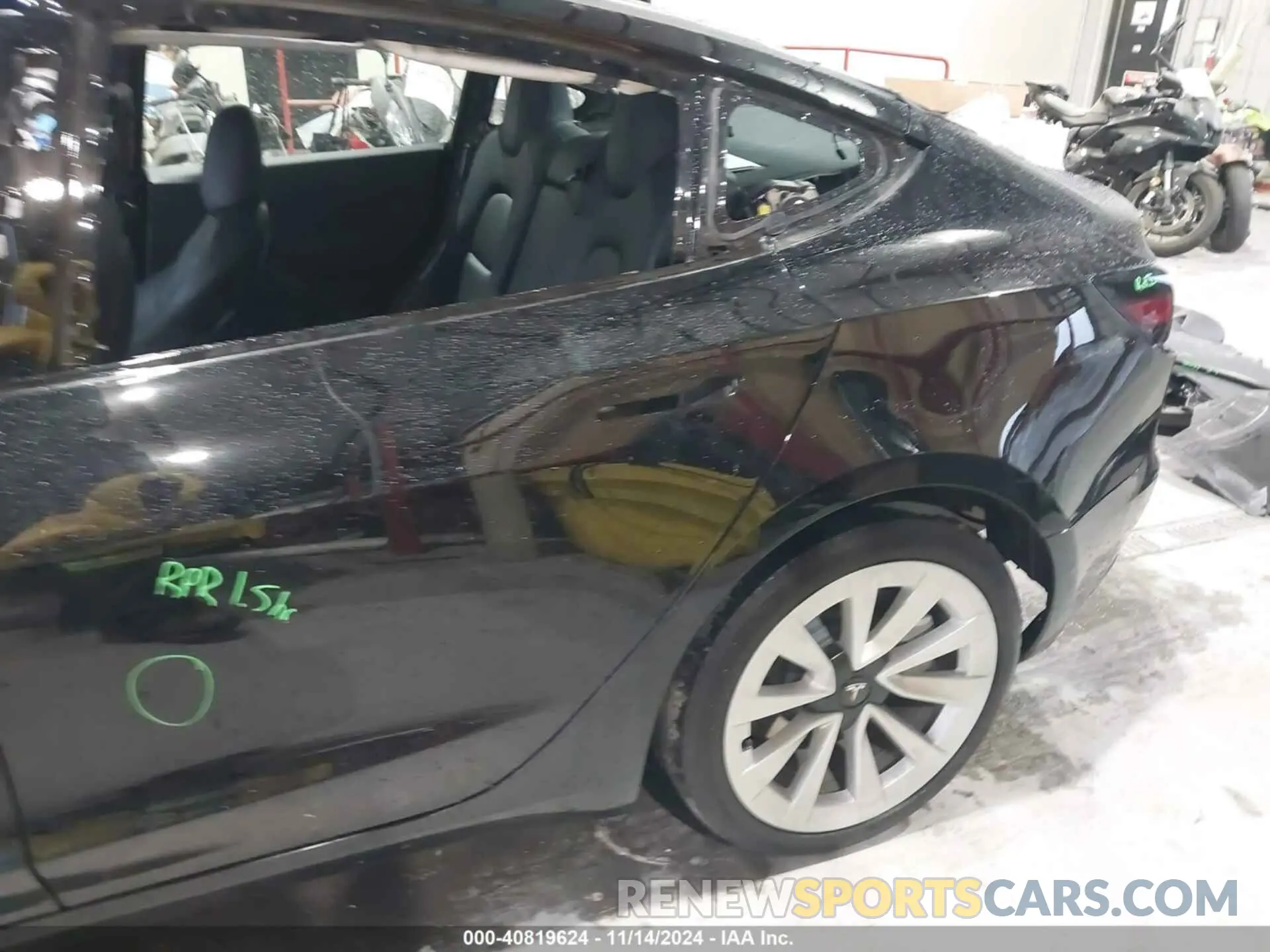 24 Photograph of a damaged car 5YJ3E1EB0NF270692 TESLA MODEL 3 2022