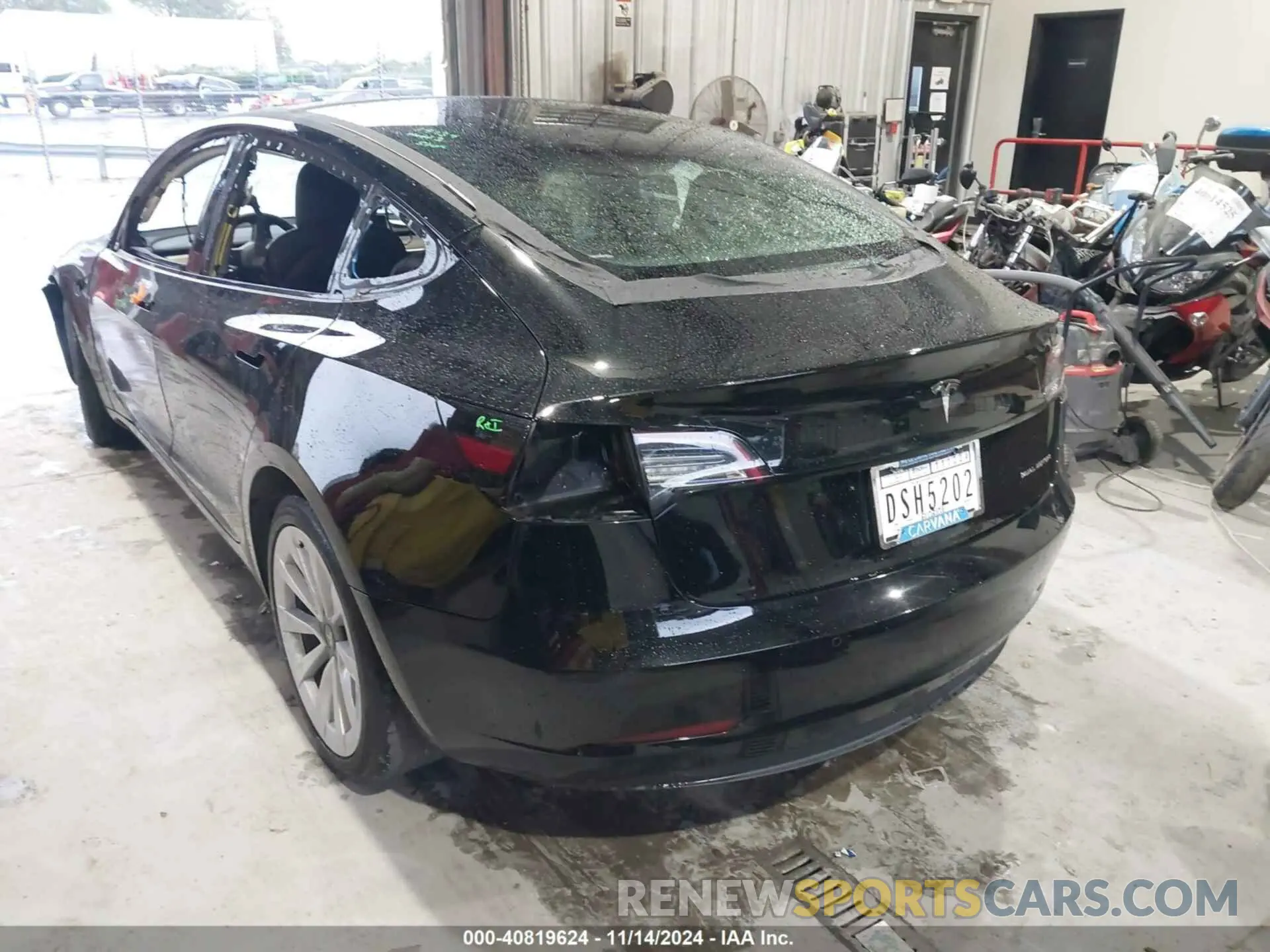 3 Photograph of a damaged car 5YJ3E1EB0NF270692 TESLA MODEL 3 2022