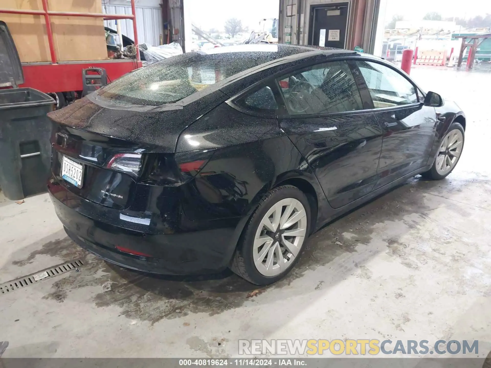 4 Photograph of a damaged car 5YJ3E1EB0NF270692 TESLA MODEL 3 2022