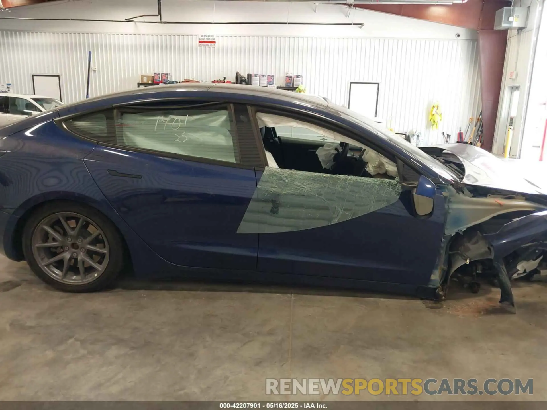 13 Photograph of a damaged car 5YJ3E1EB0NF274953 TESLA MODEL 3 2022