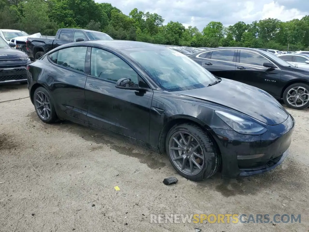 4 Photograph of a damaged car 5YJ3E1EB0NF286553 TESLA MODEL 3 2022