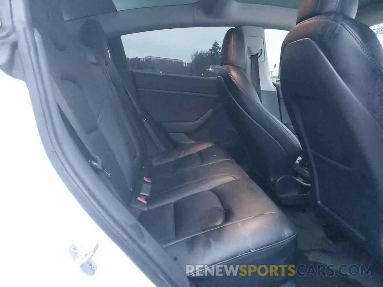 10 Photograph of a damaged car 5YJ3E1EB0NF306266 TESLA MODEL 3 2022