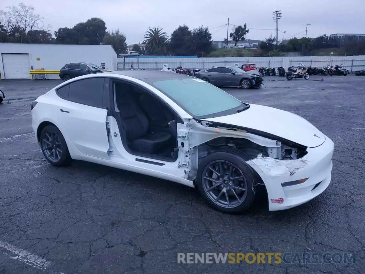 4 Photograph of a damaged car 5YJ3E1EB0NF306266 TESLA MODEL 3 2022