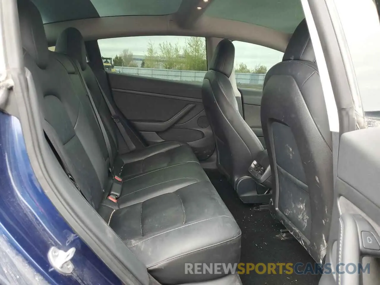10 Photograph of a damaged car 5YJ3E1EB0NF326324 TESLA MODEL 3 2022