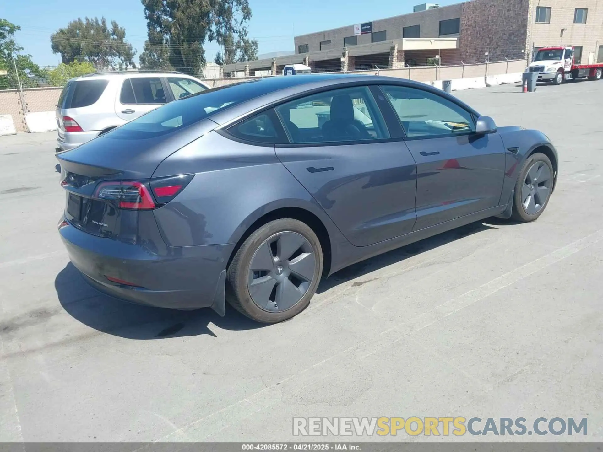 4 Photograph of a damaged car 5YJ3E1EB0NF364989 TESLA MODEL 3 2022