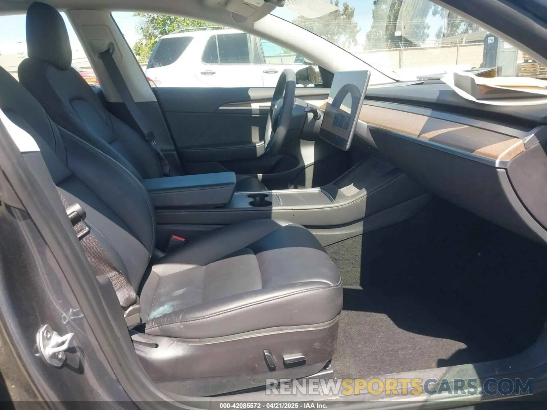 5 Photograph of a damaged car 5YJ3E1EB0NF364989 TESLA MODEL 3 2022