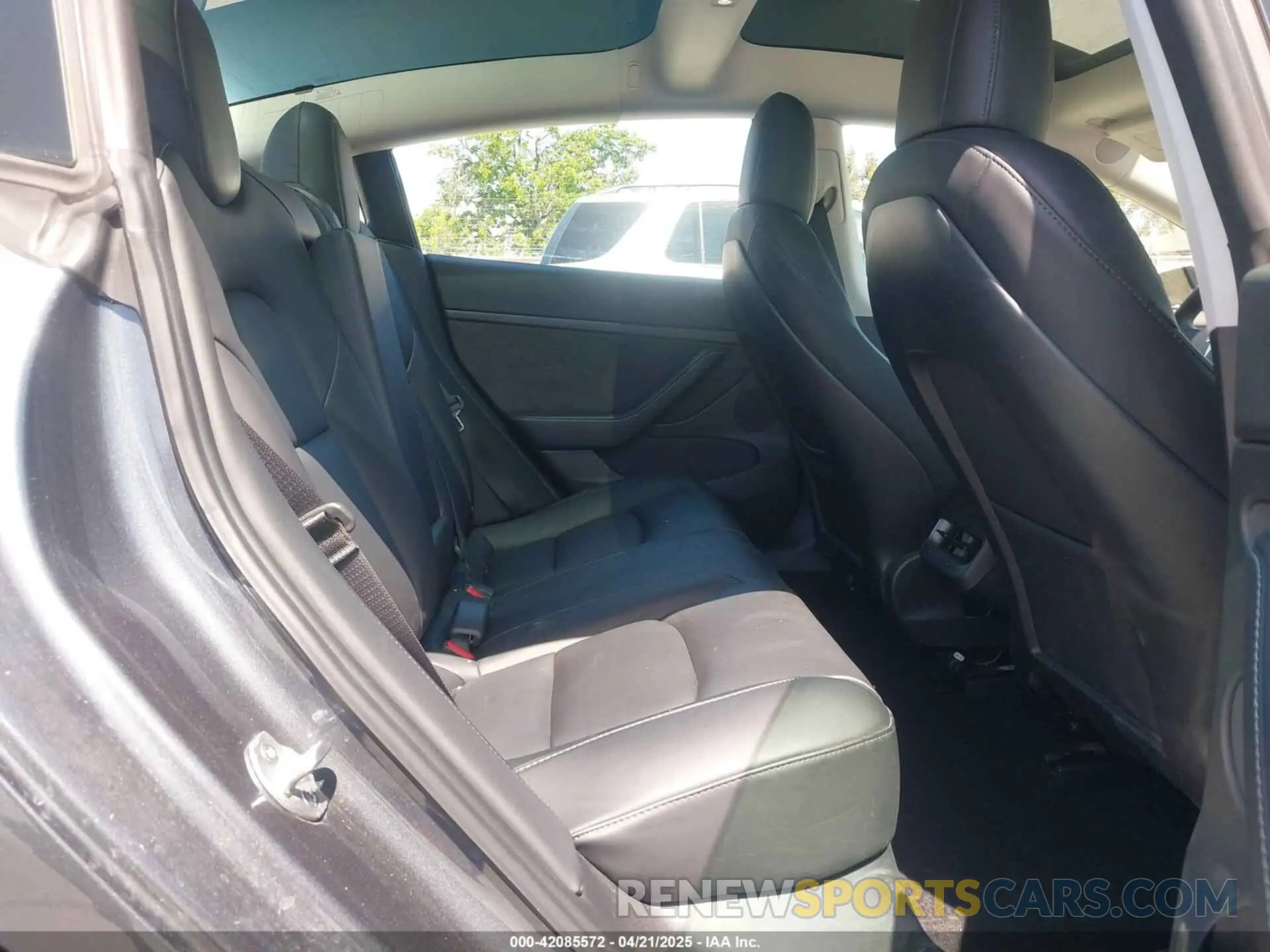 8 Photograph of a damaged car 5YJ3E1EB0NF364989 TESLA MODEL 3 2022