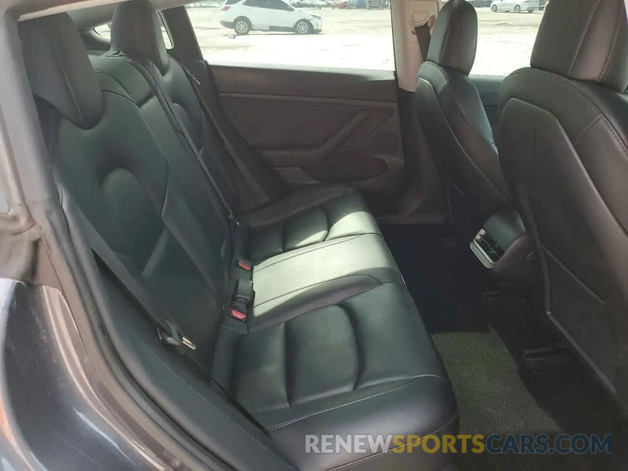 10 Photograph of a damaged car 5YJ3E1EB1NF105654 TESLA MODEL 3 2022
