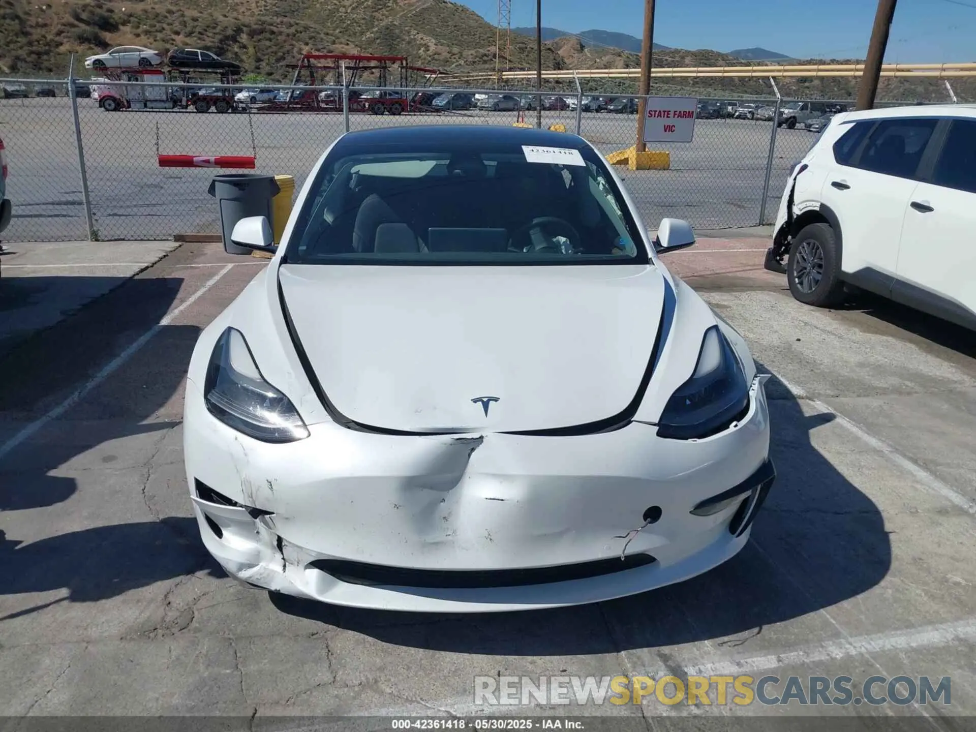 11 Photograph of a damaged car 5YJ3E1EB1NF106433 TESLA MODEL 3 2022