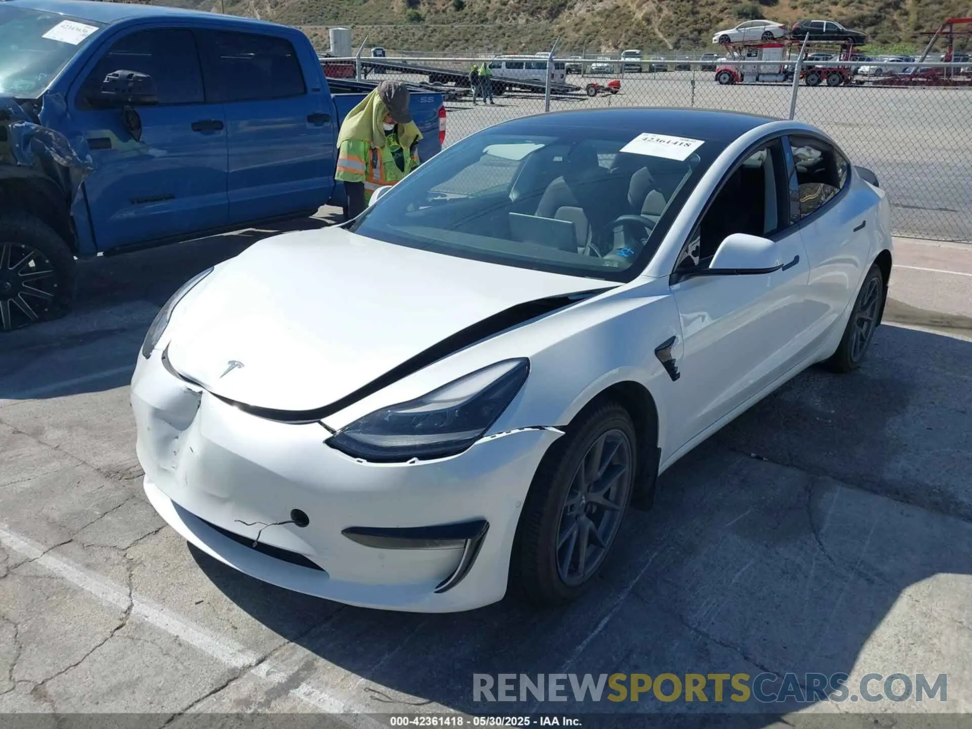 2 Photograph of a damaged car 5YJ3E1EB1NF106433 TESLA MODEL 3 2022