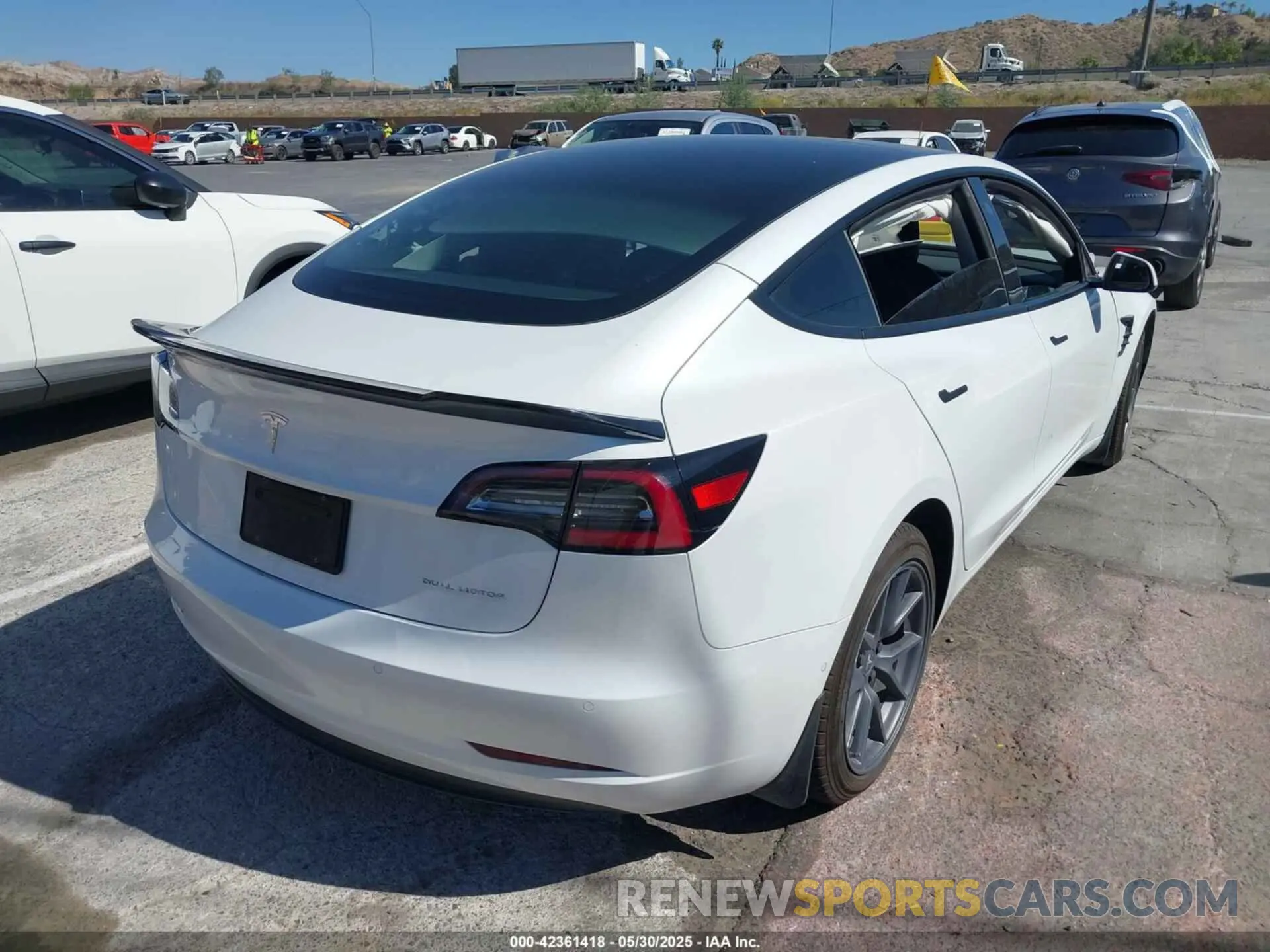 4 Photograph of a damaged car 5YJ3E1EB1NF106433 TESLA MODEL 3 2022