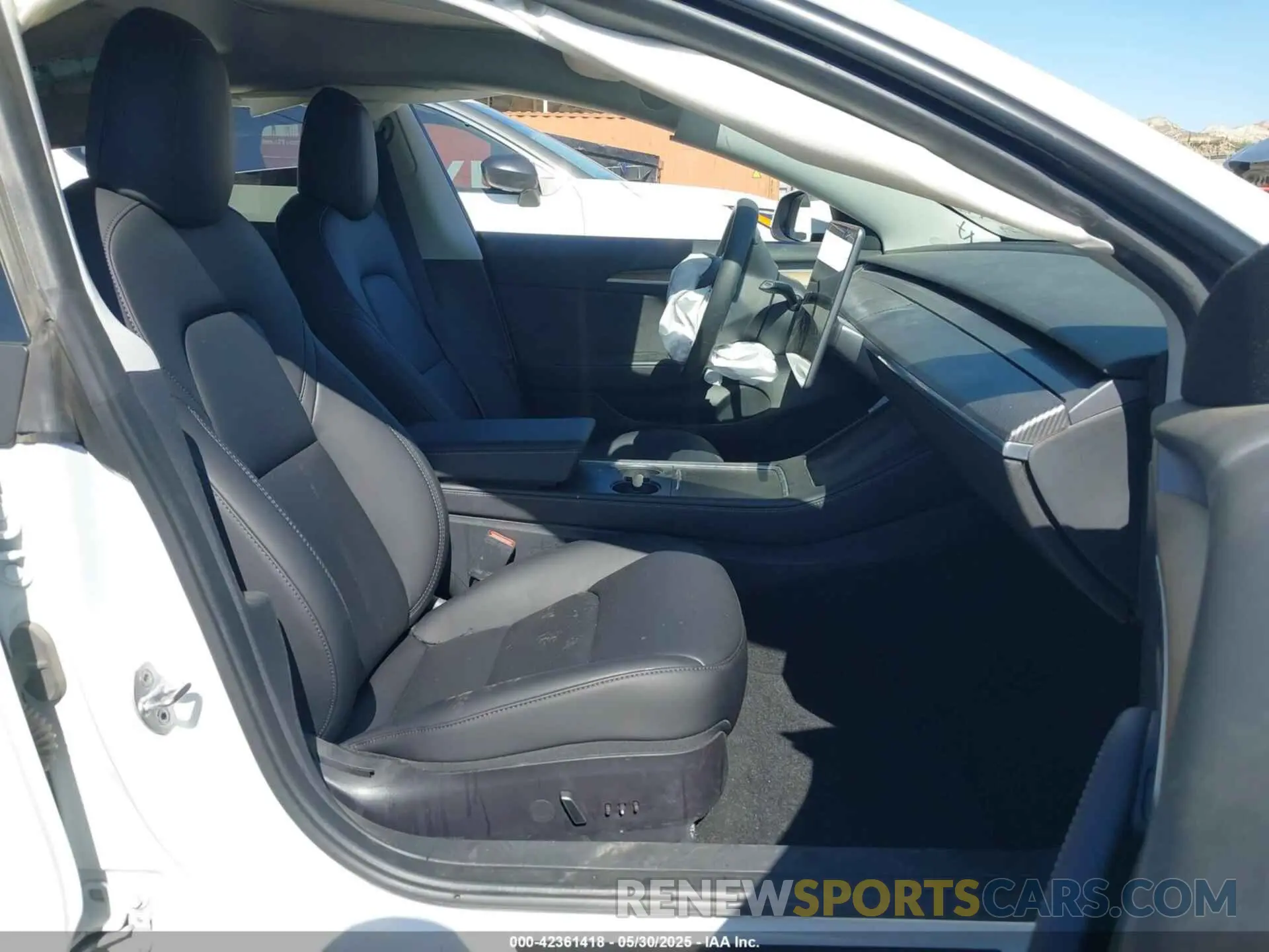 5 Photograph of a damaged car 5YJ3E1EB1NF106433 TESLA MODEL 3 2022