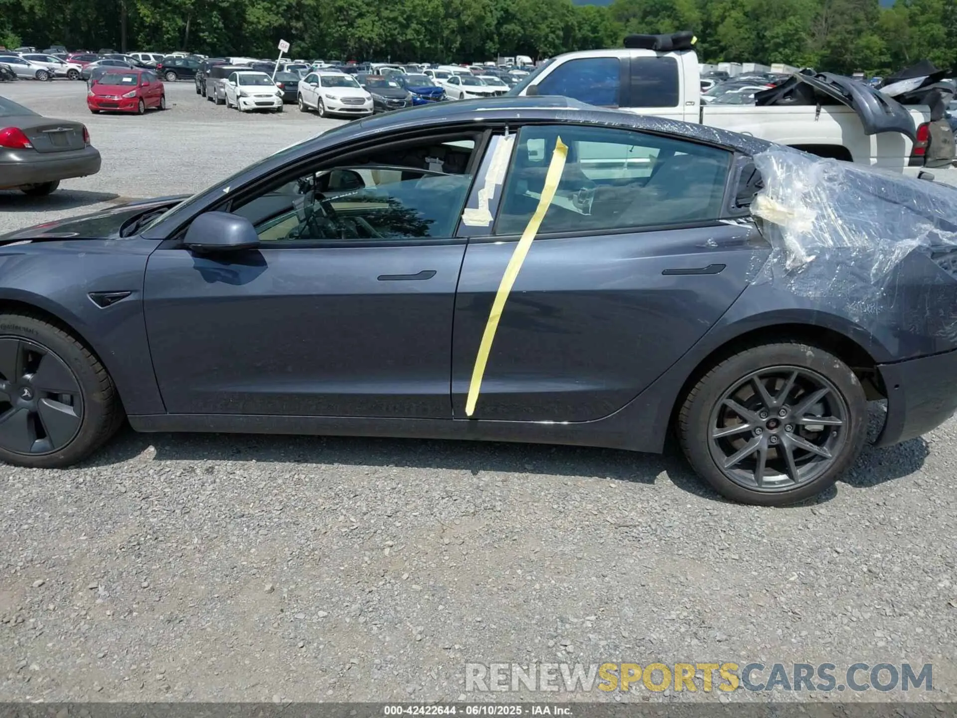 15 Photograph of a damaged car 5YJ3E1EB1NF121045 TESLA MODEL 3 2022