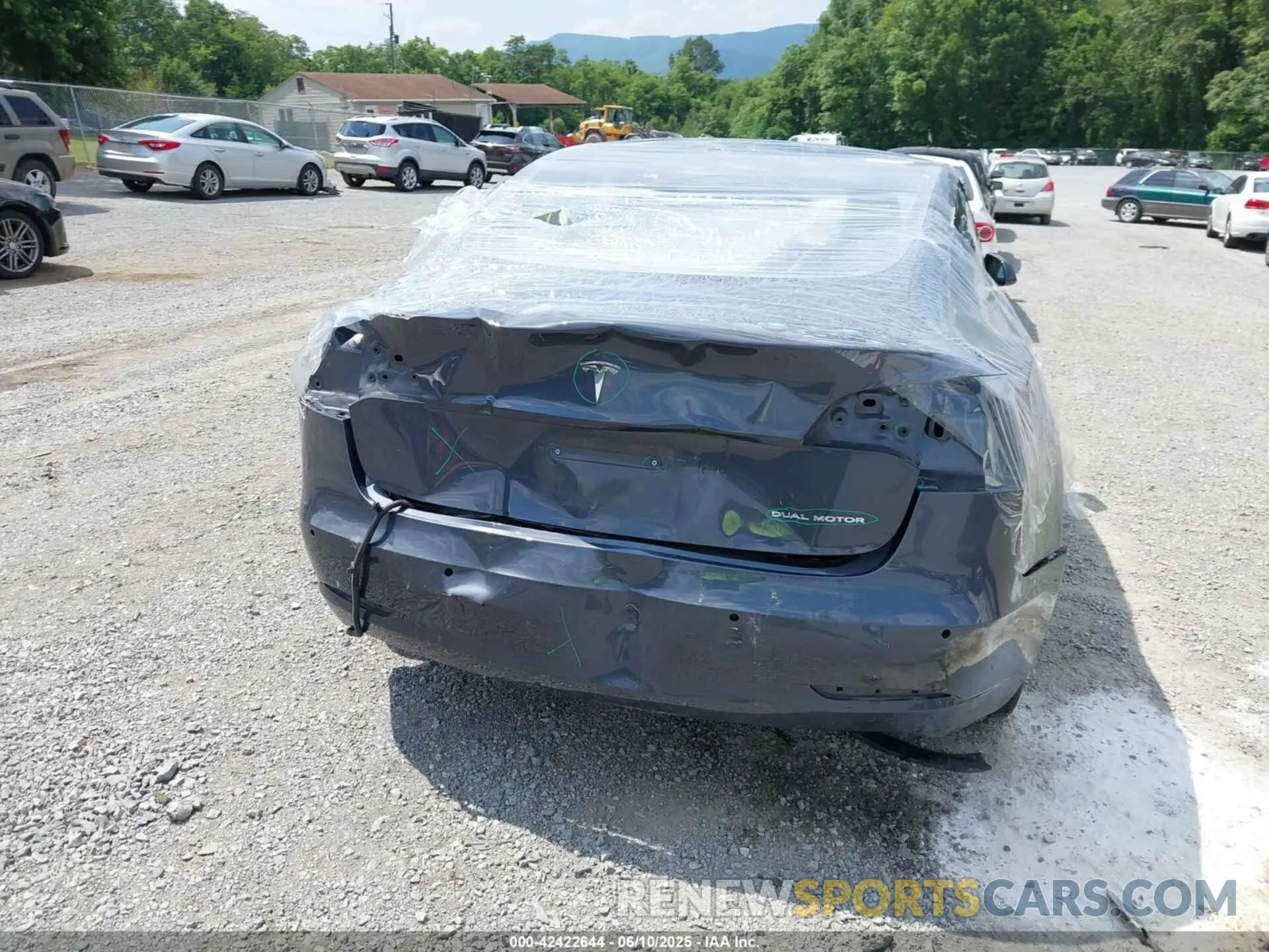 17 Photograph of a damaged car 5YJ3E1EB1NF121045 TESLA MODEL 3 2022
