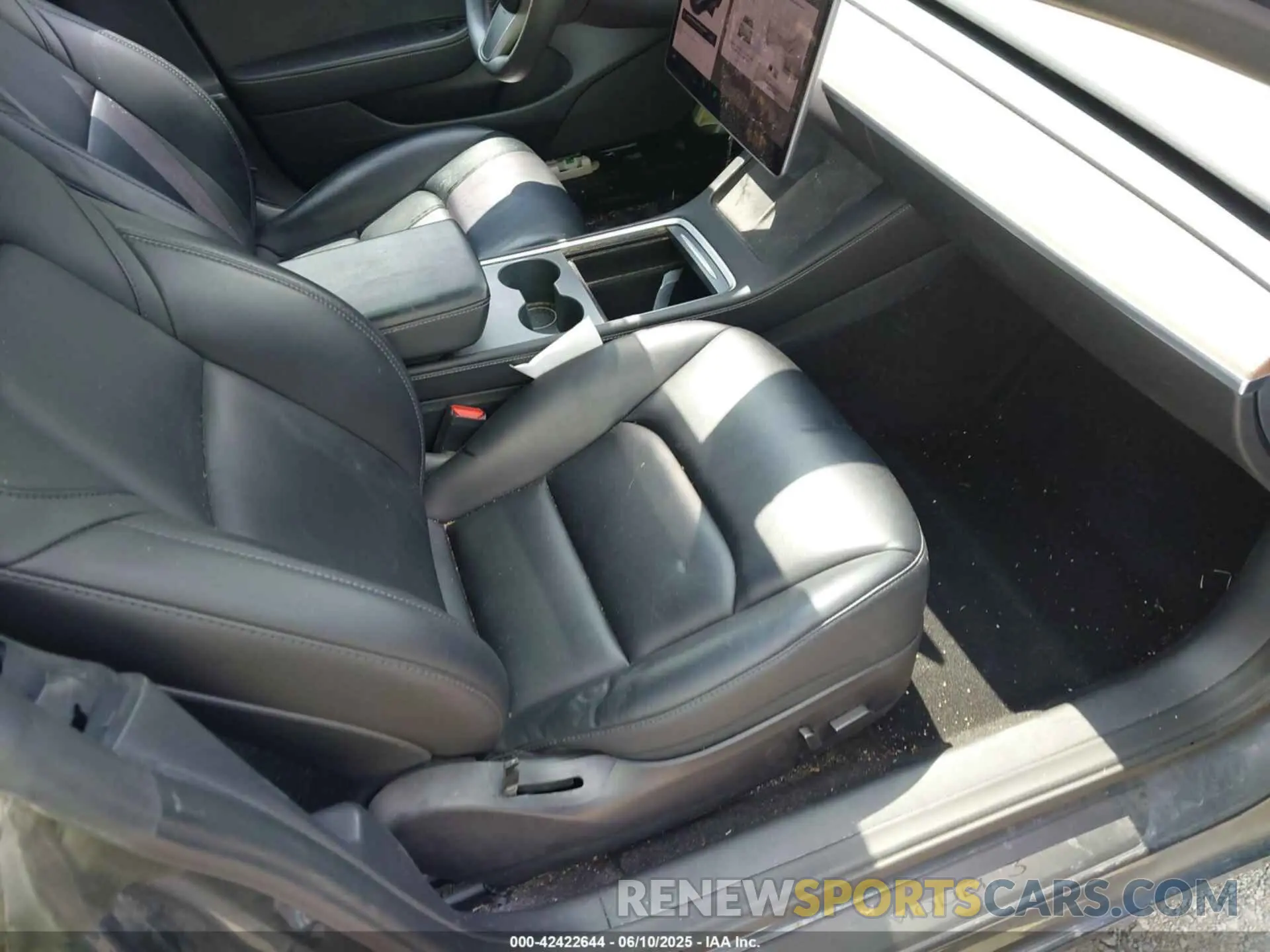 5 Photograph of a damaged car 5YJ3E1EB1NF121045 TESLA MODEL 3 2022