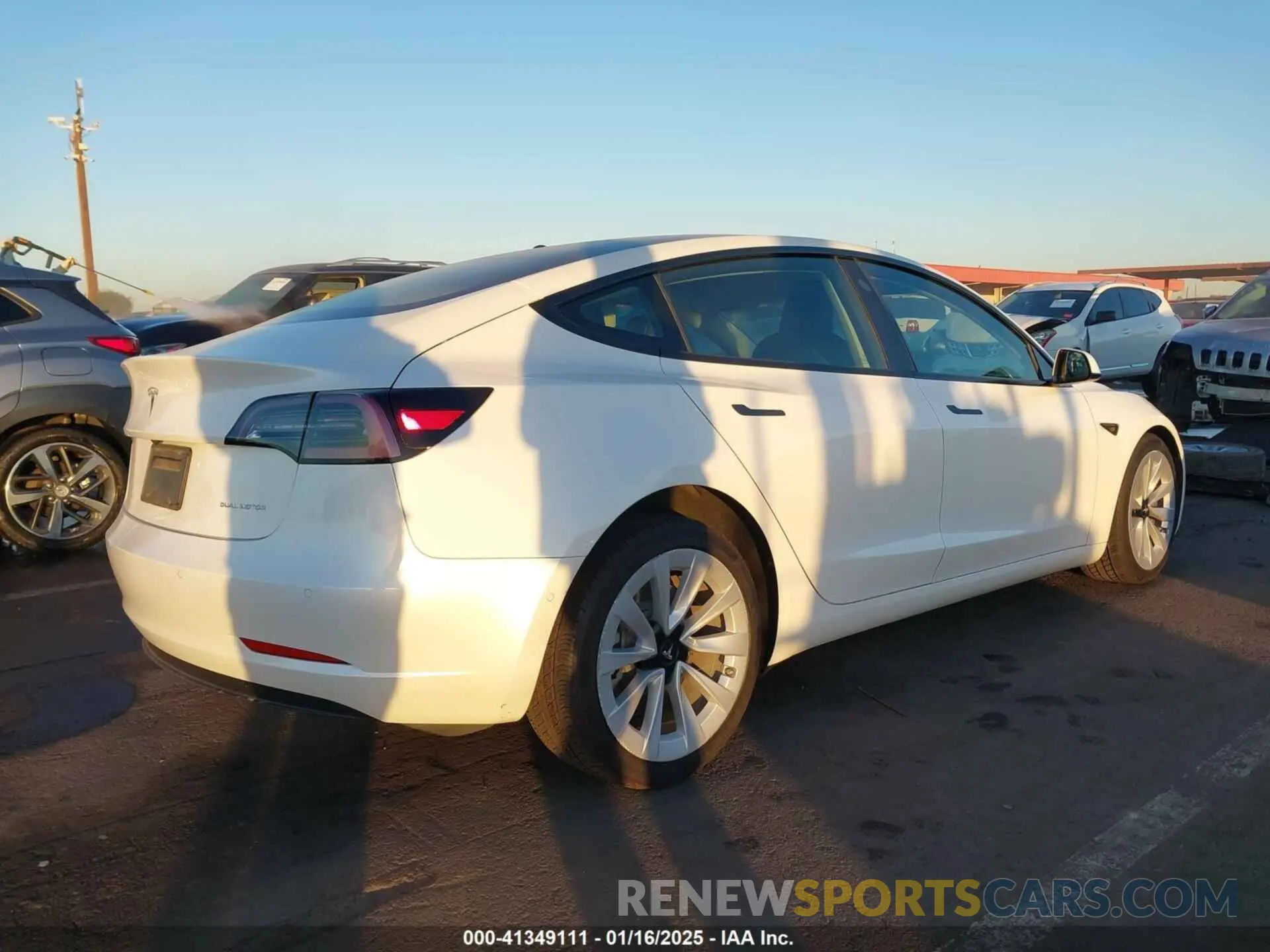 4 Photograph of a damaged car 5YJ3E1EB1NF129310 TESLA MODEL 3 2022