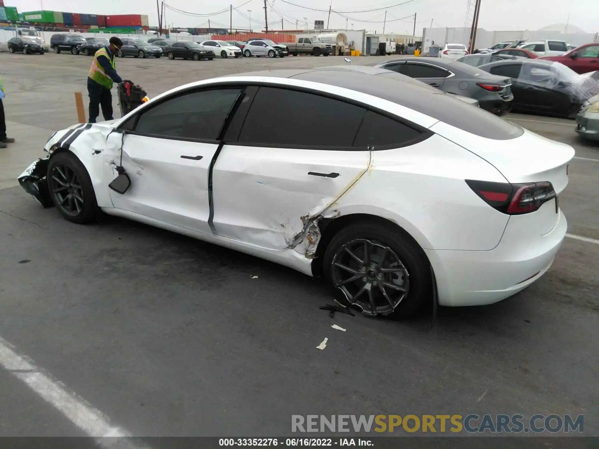 3 Photograph of a damaged car 5YJ3E1EB1NF132160 TESLA MODEL 3 2022