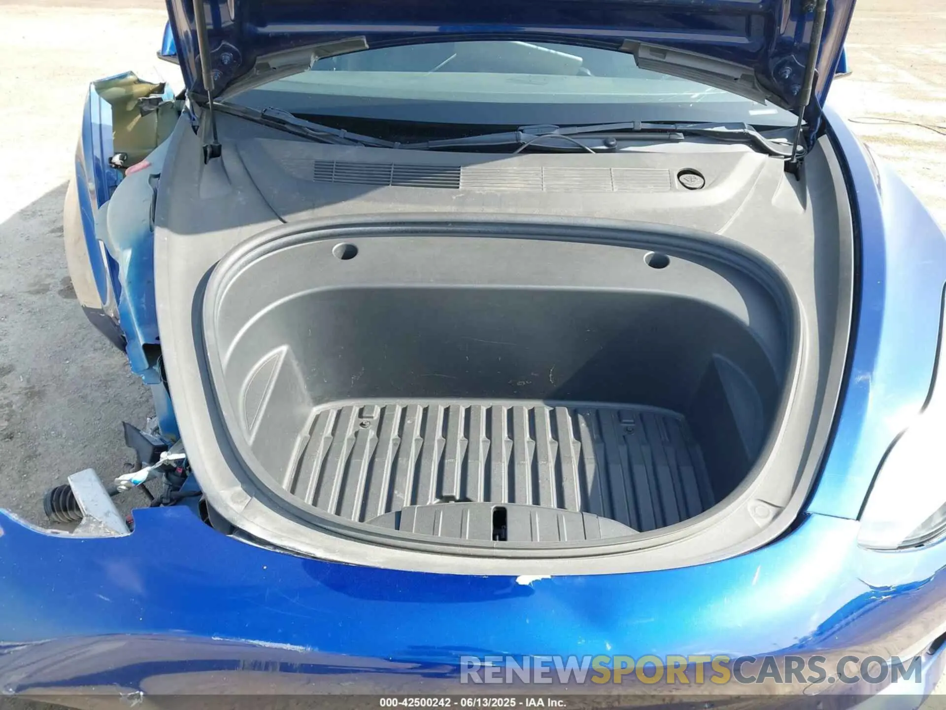 10 Photograph of a damaged car 5YJ3E1EB1NF189698 TESLA MODEL 3 2022