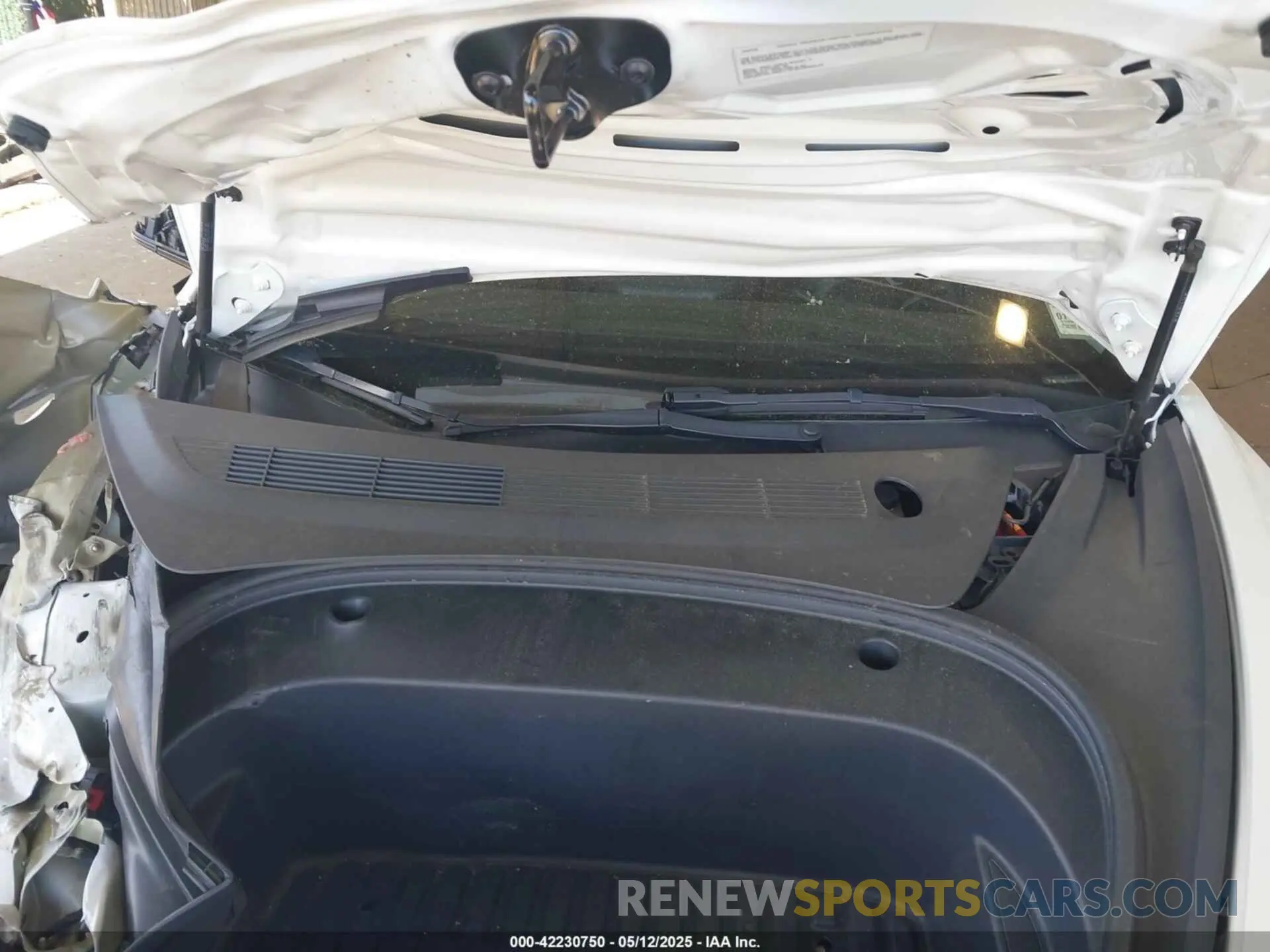 10 Photograph of a damaged car 5YJ3E1EB1NF192570 TESLA MODEL 3 2022